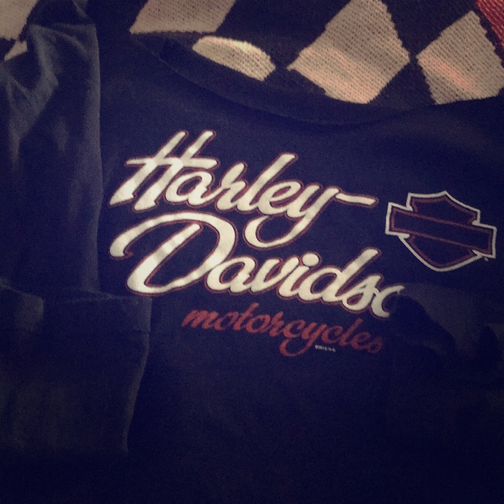 Harley Davidson shirt. Mid calf light sleeve.